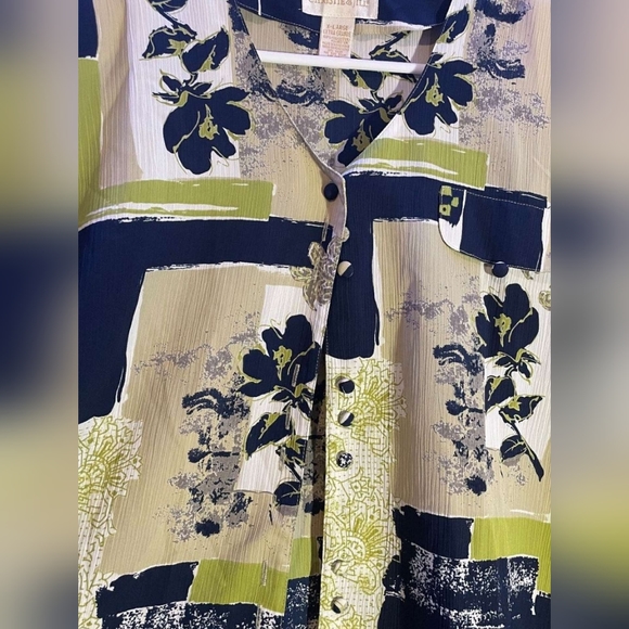 Christie&Jill Short-Sleeve Printed Fabric Covered-Buttons Tunic Blouse, Size XL - Picture 3 of 7
